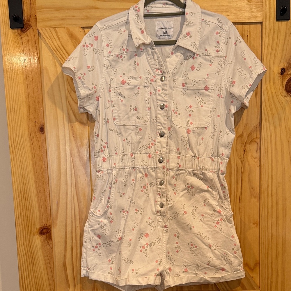 Celebrity Pink cream romper size XL